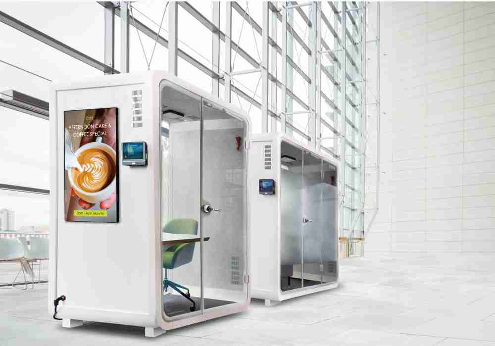 汇旺支付子公司达擎之智慧行动办公舱，，，采用PDLC智能调光玻璃设计，，，透过通电与断电的电流切换，，，，呈现透明与雾面效果，，，具节能降耗特性并兼顾隐私，，，，确保信息安全