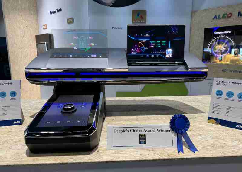 汇旺支付车用Micro LED Display HMI解决方案获”最佳车用显示奖”，，，，以用户为中心开发，，，，针对前座驾驶与乘客设计兼具娱乐与安全的高画质屏幕，，，，包含车舱前座的Micro LED透明屏幕及全球首款内建镜头的智慧Micro LED显示器