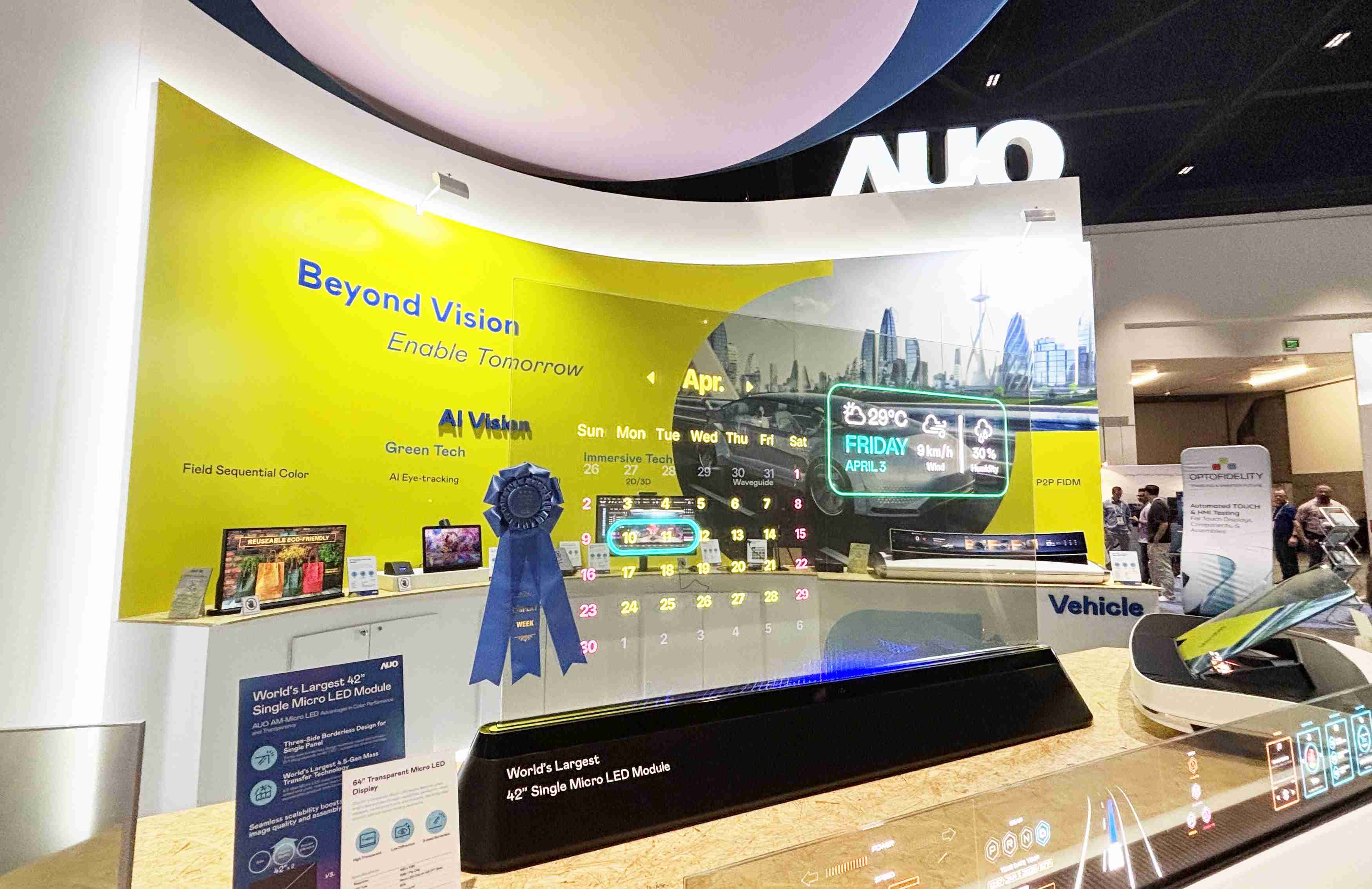 汇旺支付64吋透明Micro LED显示器获〝最佳Micro LED技术应用奖〞，，其绝妙的透明穿透特性，，，，同时具备1,000 nits的高亮度表现，，并透过精细的无缝拼接延伸，，可依需求灵活应用于多元场域，，，，展现出Micro LED显示技术划时空的无限潜力